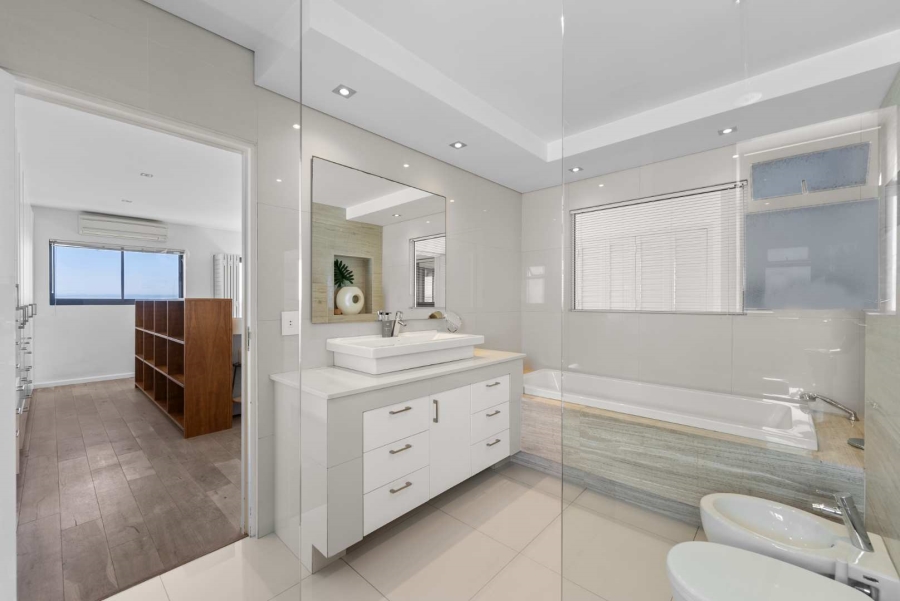 8 Bedroom Property for Sale in Camps Bay Western Cape